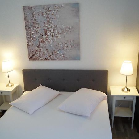 Apartments Mario With Private Parking Makarska Bagian luar foto
