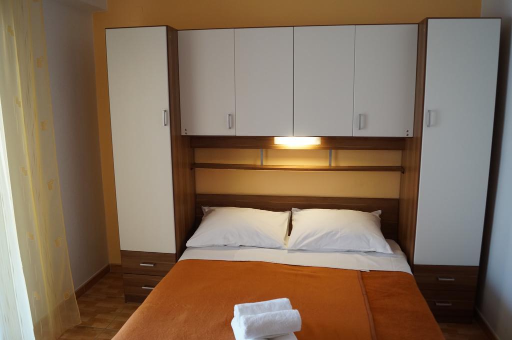 Apartments Mario With Private Parking Makarska Bagian luar foto