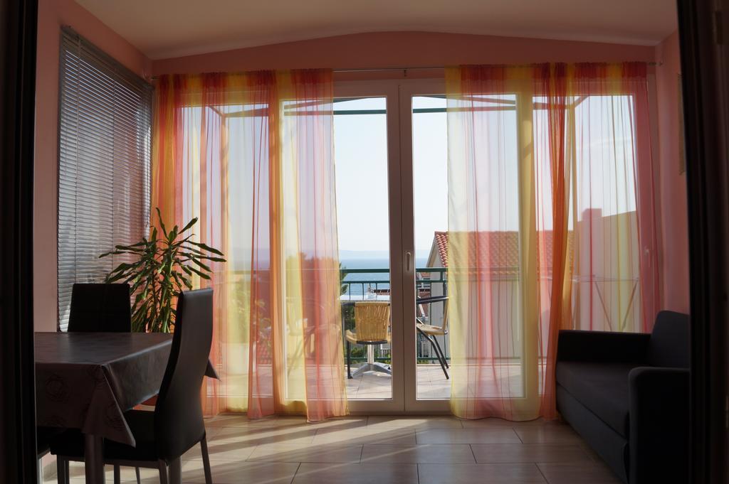 Apartments Mario With Private Parking Makarska Bagian luar foto
