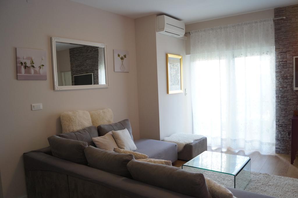 Apartments Mario With Private Parking Makarska Bagian luar foto