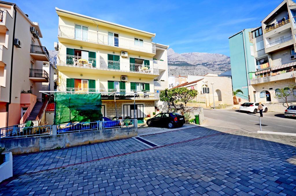 Apartments Mario With Private Parking Makarska Bagian luar foto