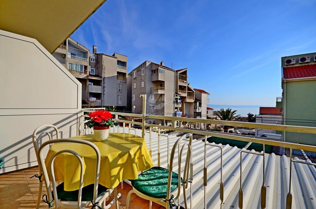 Apartments Mario With Private Parking Makarska Ruang foto