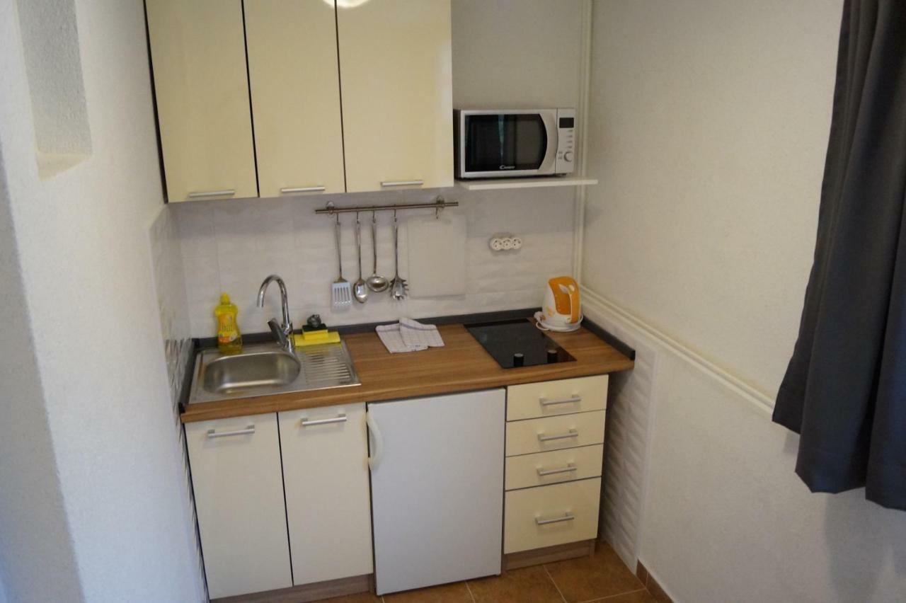 Apartments Mario With Private Parking Makarska Bagian luar foto