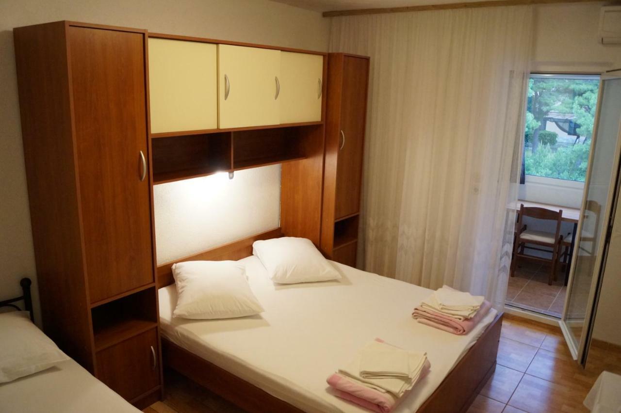 Apartments Mario With Private Parking Makarska Bagian luar foto