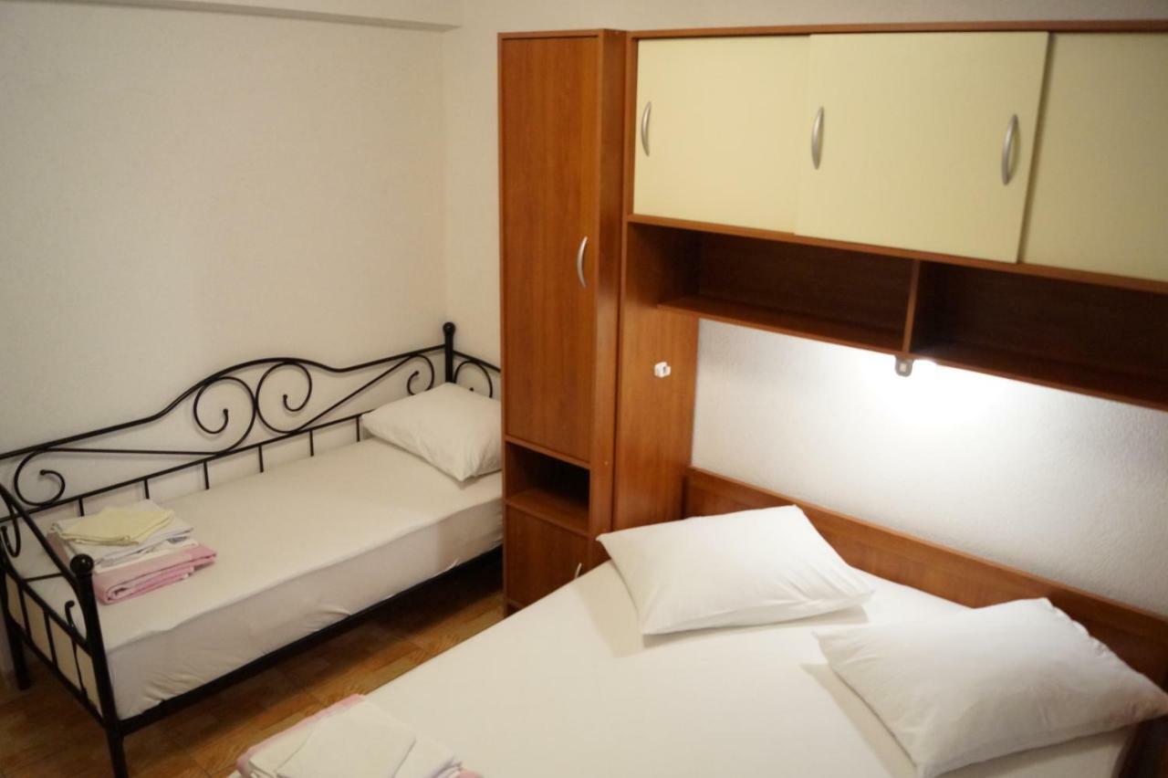 Apartments Mario With Private Parking Makarska Bagian luar foto
