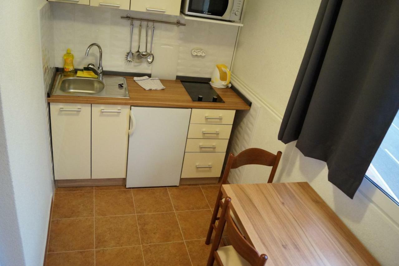 Apartments Mario With Private Parking Makarska Bagian luar foto