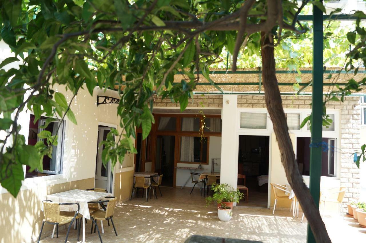 Apartments Mario With Private Parking Makarska Bagian luar foto