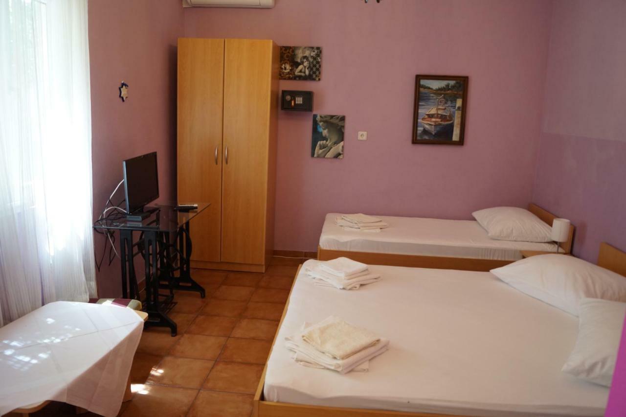 Apartments Mario With Private Parking Makarska Bagian luar foto