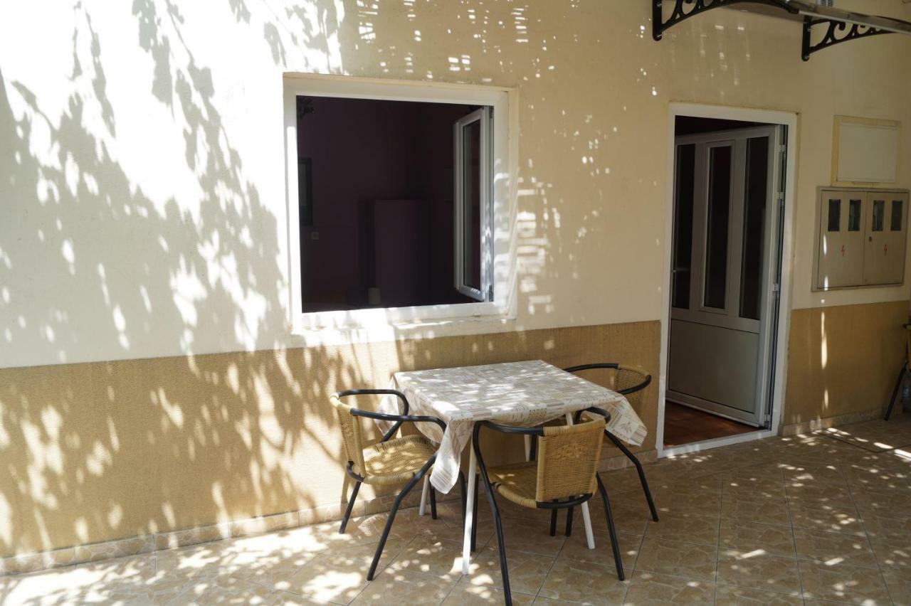 Apartments Mario With Private Parking Makarska Bagian luar foto