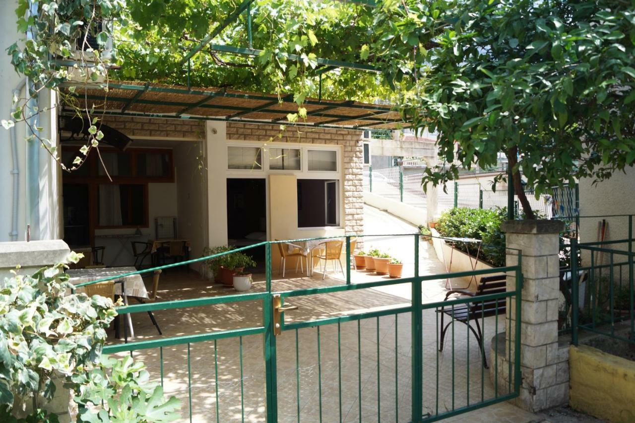 Apartments Mario With Private Parking Makarska Bagian luar foto