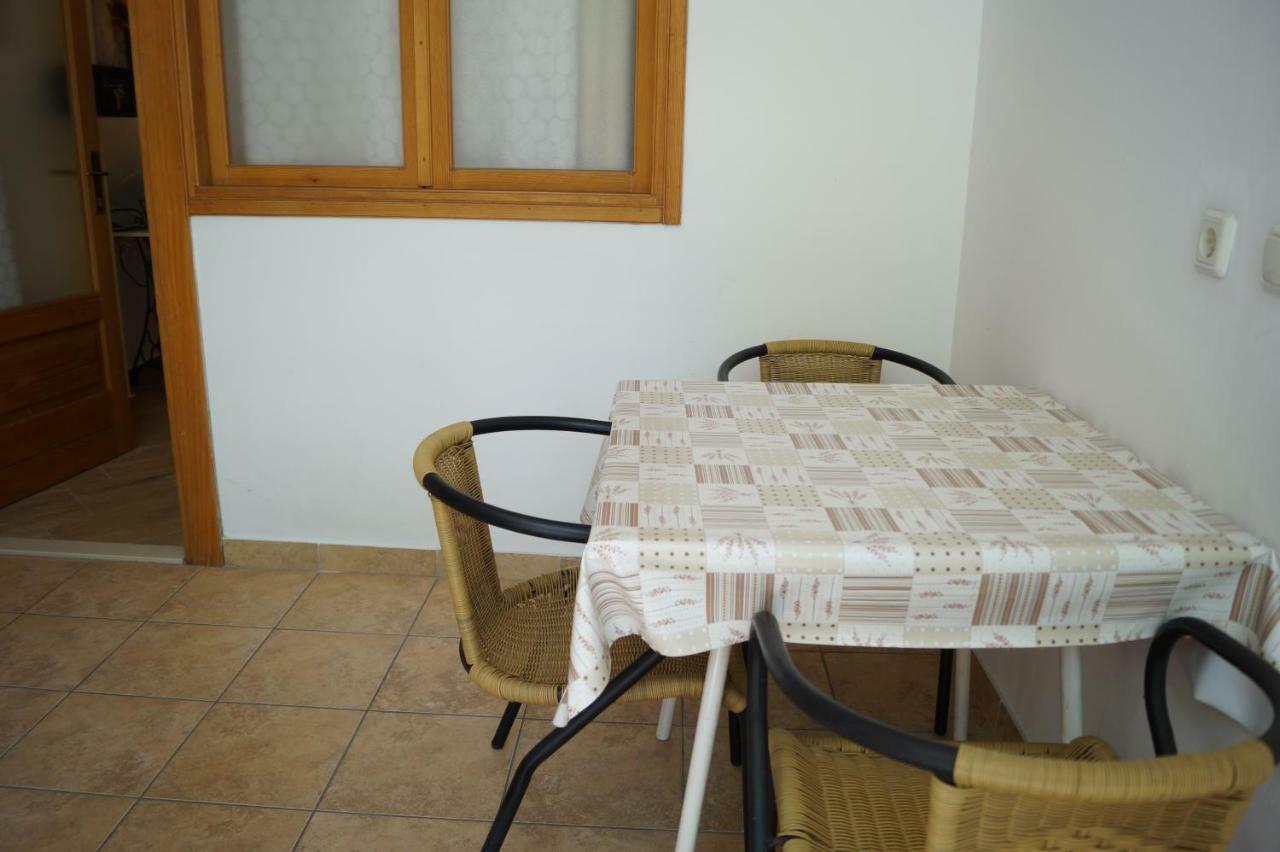 Apartments Mario With Private Parking Makarska Bagian luar foto
