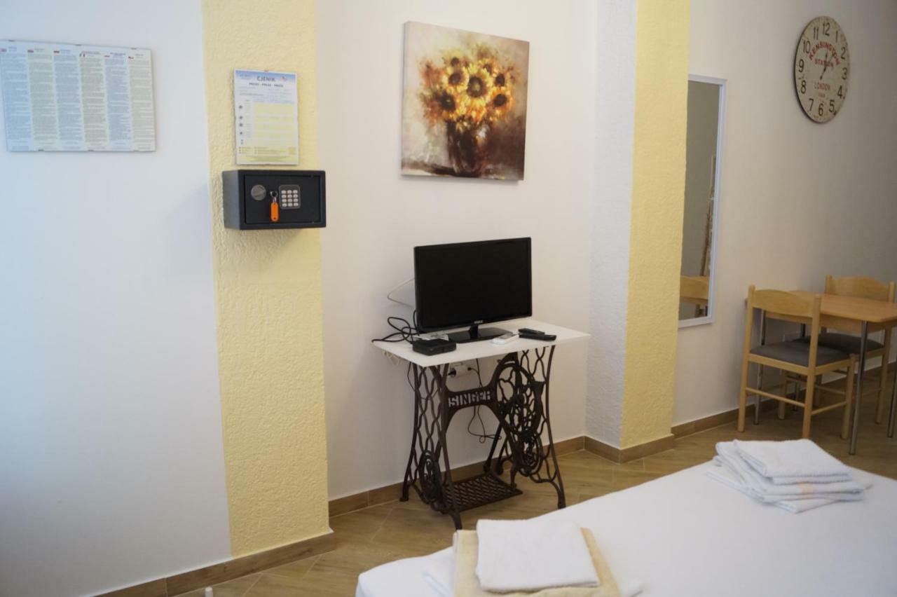 Apartments Mario With Private Parking Makarska Bagian luar foto