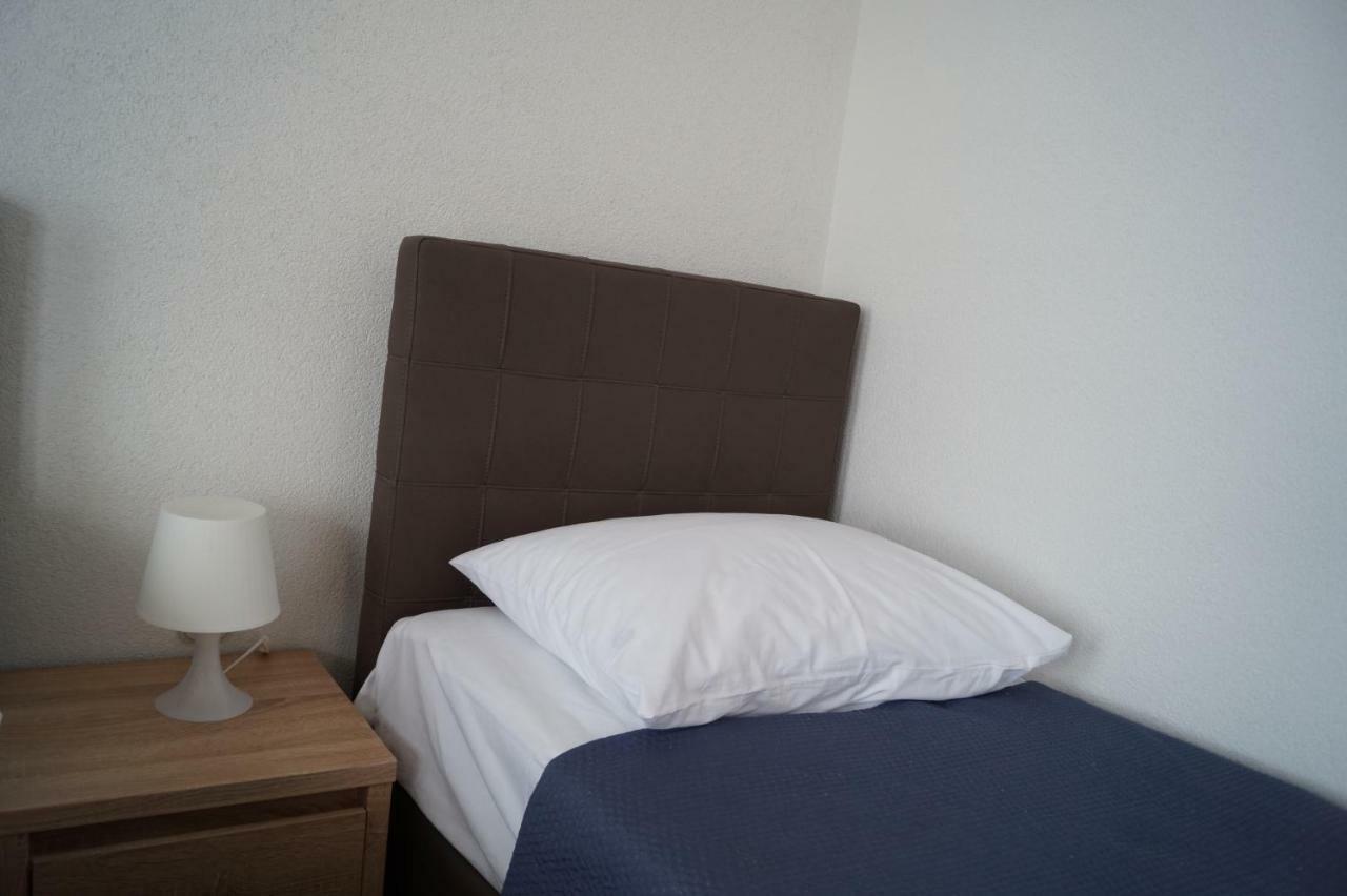 Apartments Mario With Private Parking Makarska Bagian luar foto