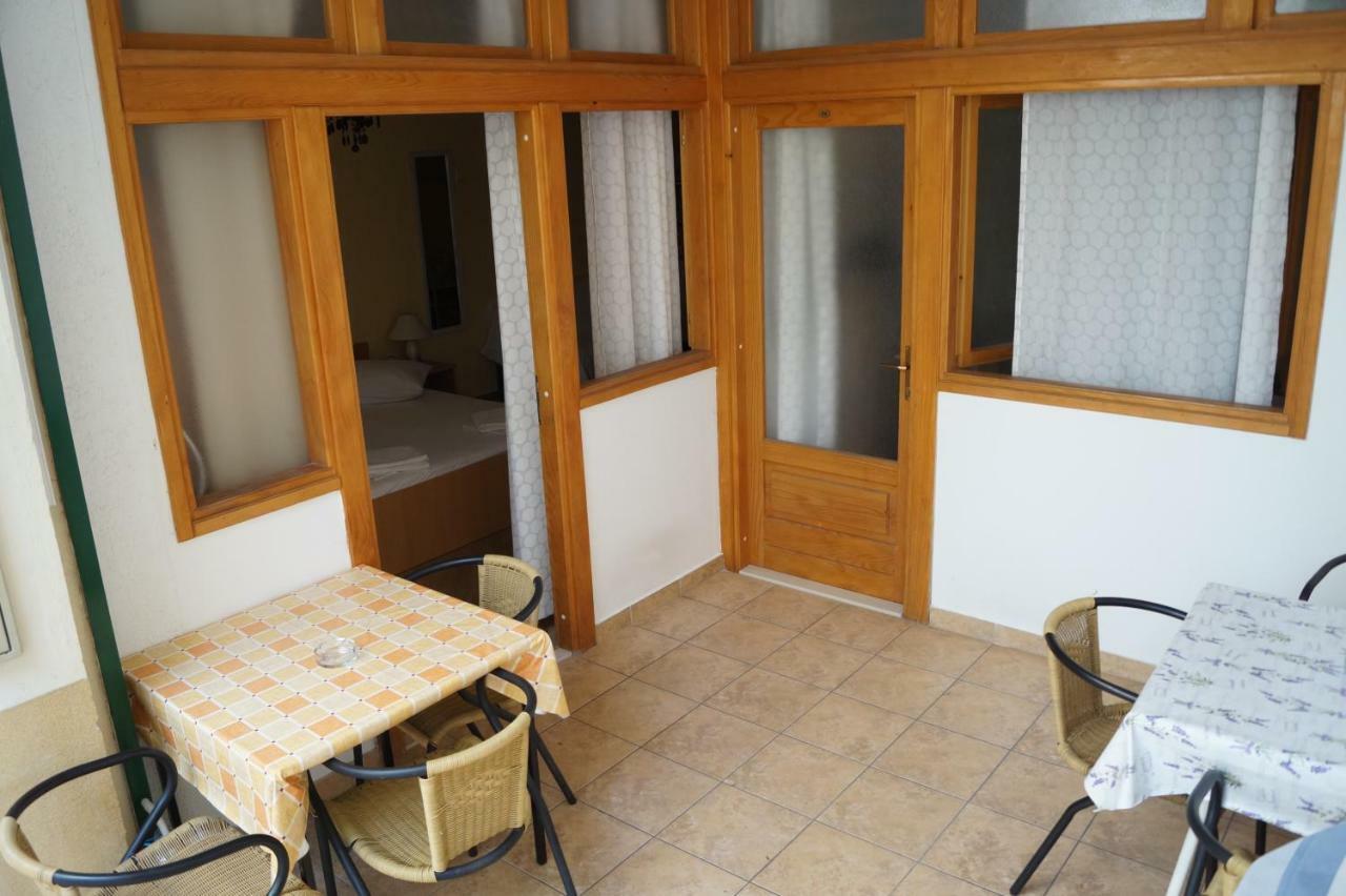 Apartments Mario With Private Parking Makarska Bagian luar foto