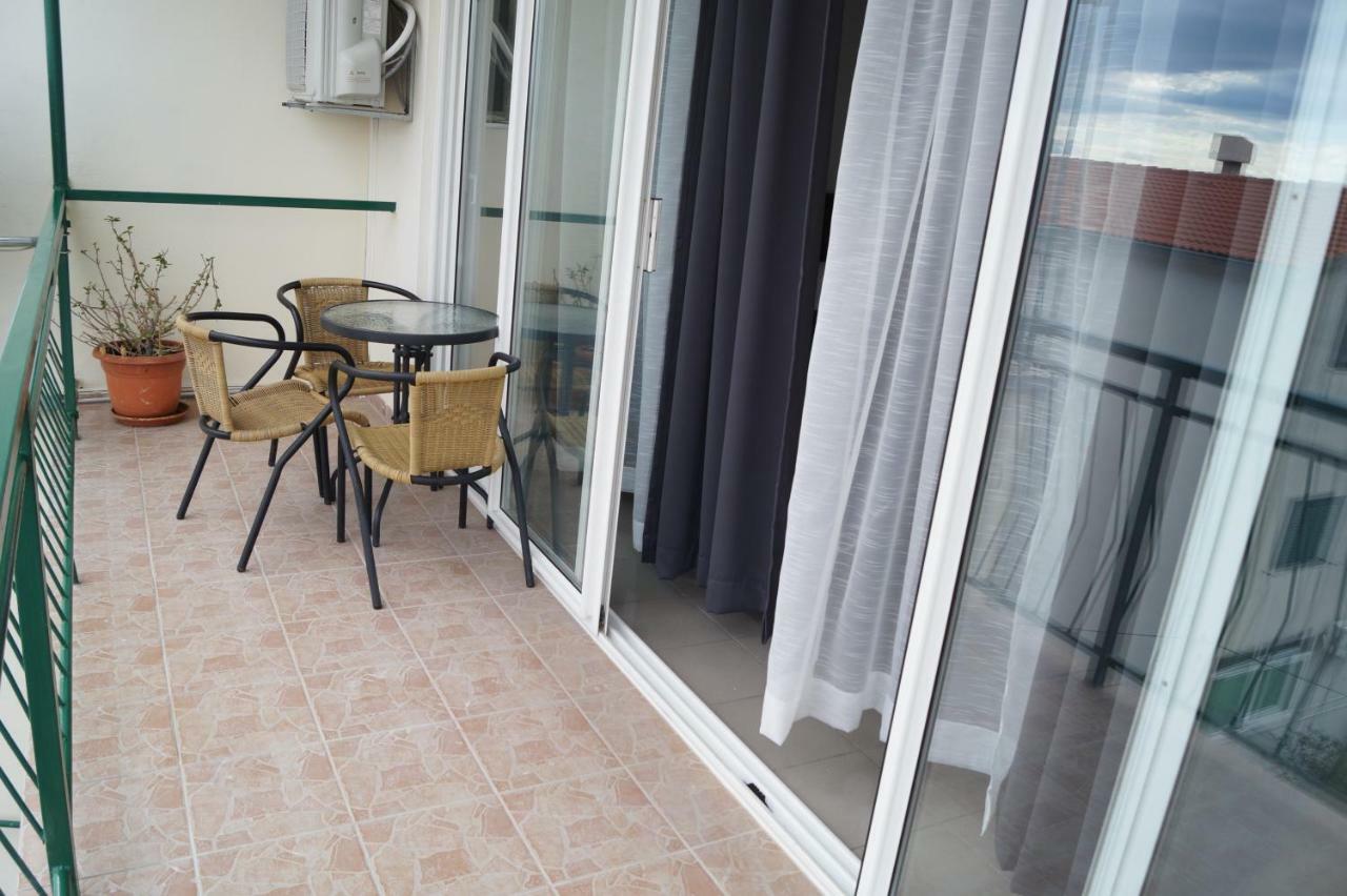 Apartments Mario With Private Parking Makarska Bagian luar foto
