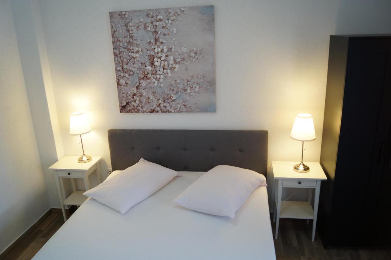 Apartments Mario With Private Parking Makarska Bagian luar foto