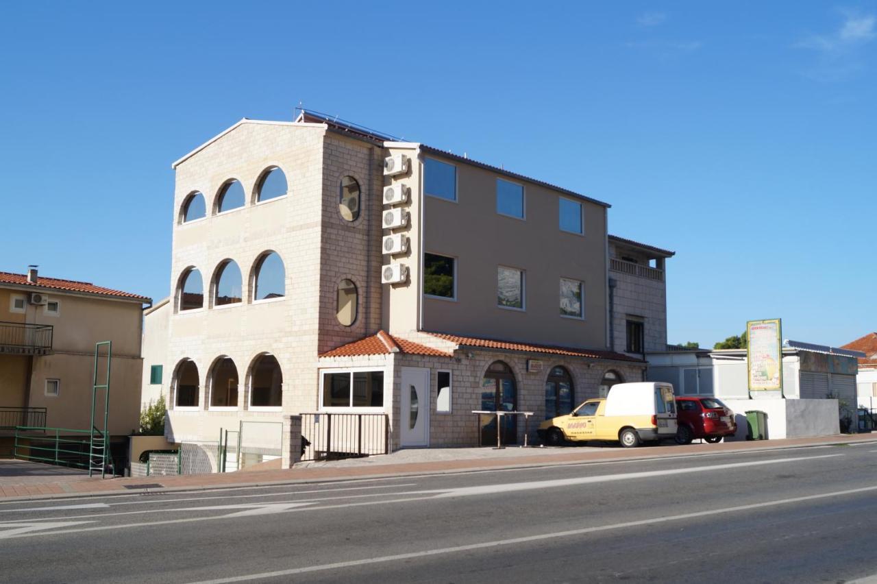 Apartments Mario With Private Parking Makarska Bagian luar foto